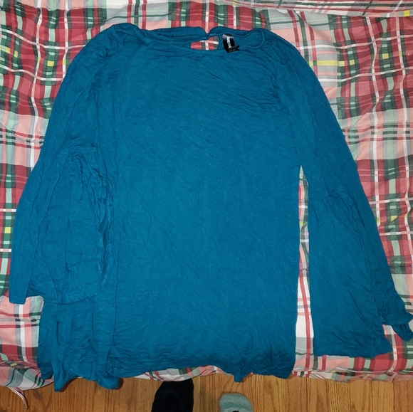 5 for $20 | Agnes and Dora Bell Sleeve Tunic Tops Set (2pc) - Picture 3 of 13